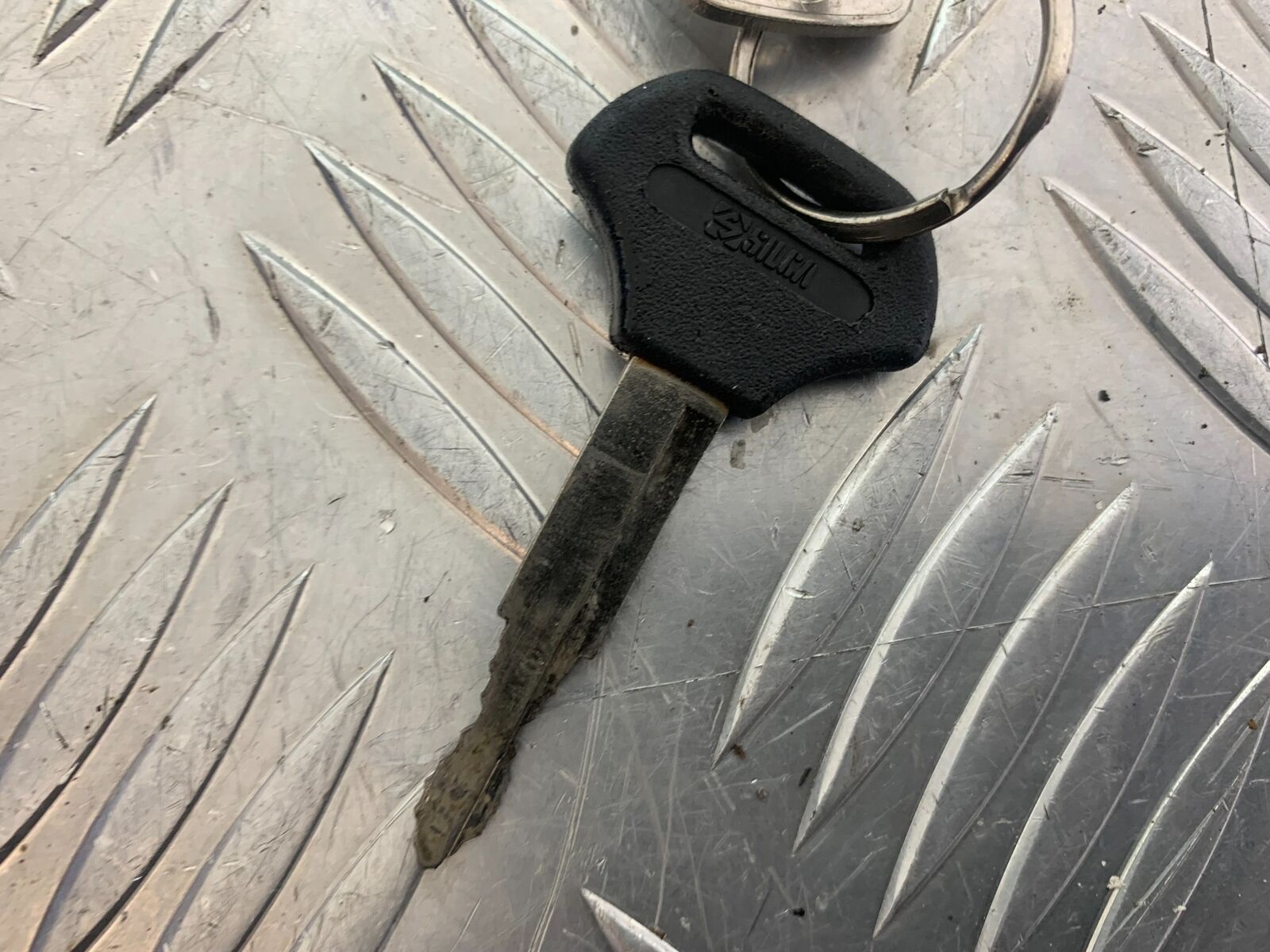 KAWASAKI Z750 ZR750 ZR-7S LOCKS AND KEY   YEAR 1999-05 (CMB1135)