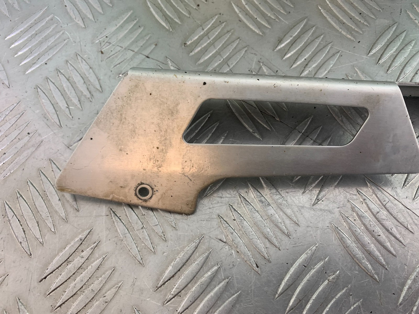 YAMAHA XJR1300 XJR 1300 CHAIN GUARD  YEAR 1999-2003 (CMB1119)