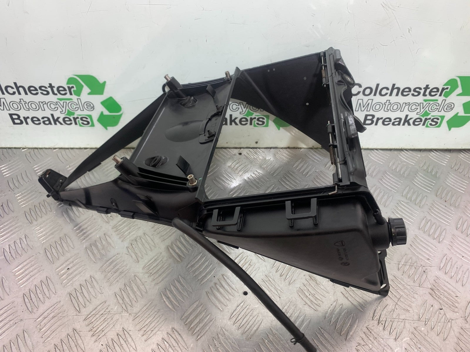 DUCATI 1299 PANIGALE FAIRING V PIECE COOLANT BOTTLE  YEAR 2016 (CMB 1187)