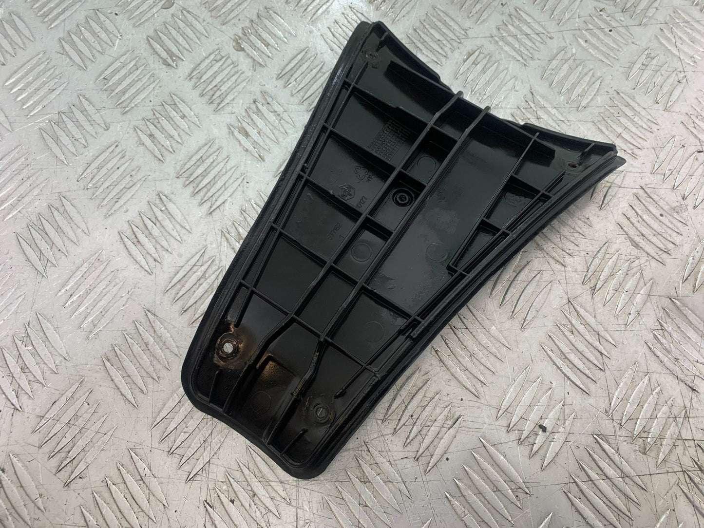 PIAGGIO VESPA GTS 125 INFILL PANEL  YEAR 2009-14 (CMB1261)