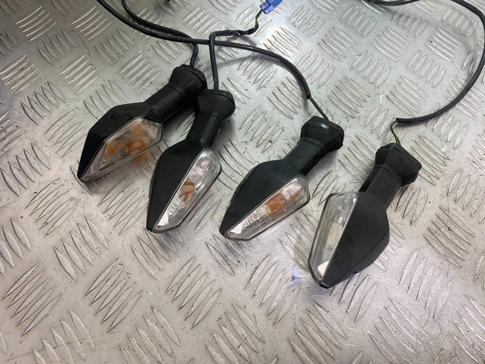 KAWASAKI Z650 ER650 KNFAN FRONT AND REAR INDICATORS  YEAR 2022-2024 (CMB1112)