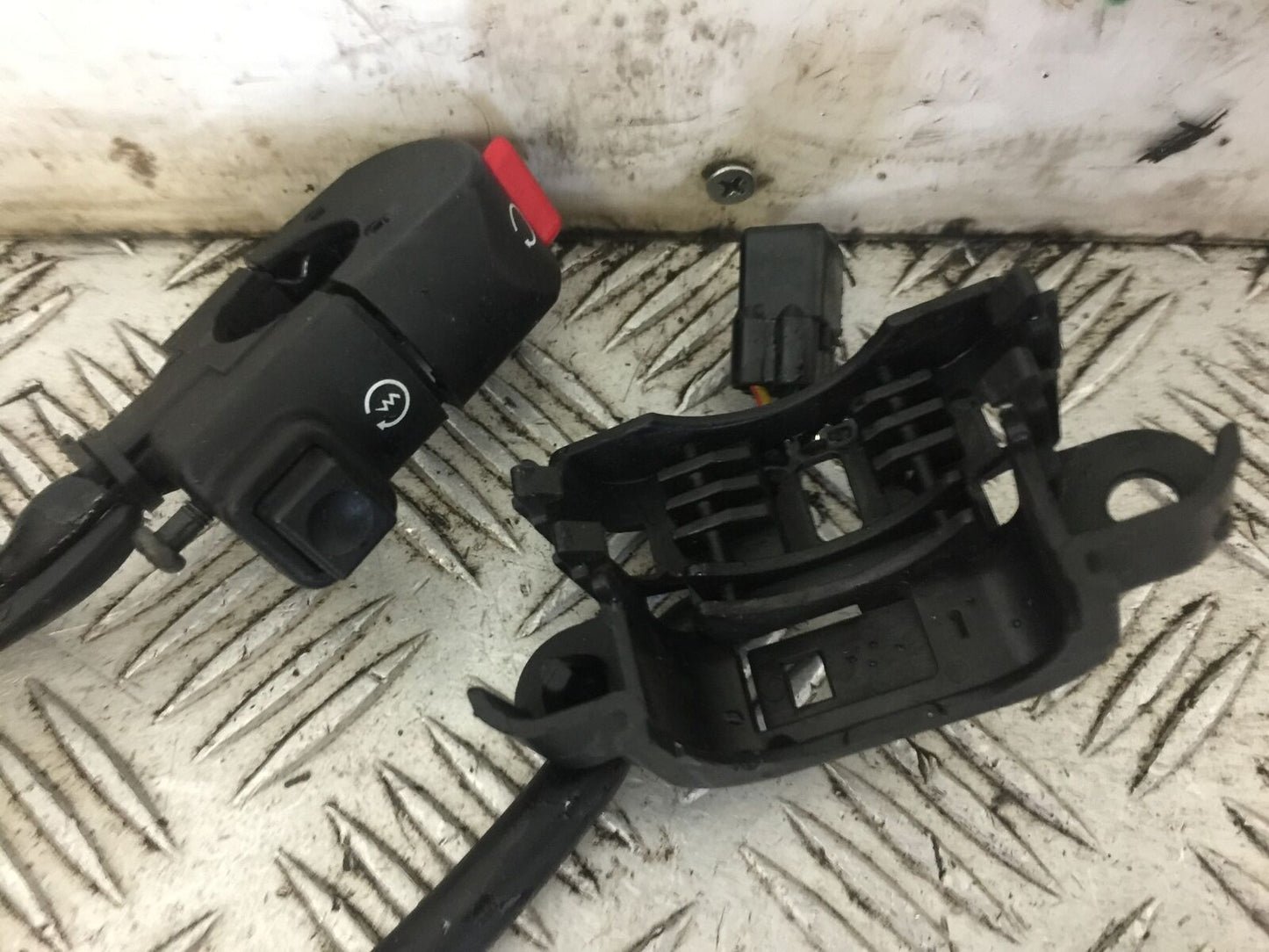 HONDA CB1000R CB 1000 R RIGHT SWITCH GEAR YEAR 2008-2016 (STOCK 715)