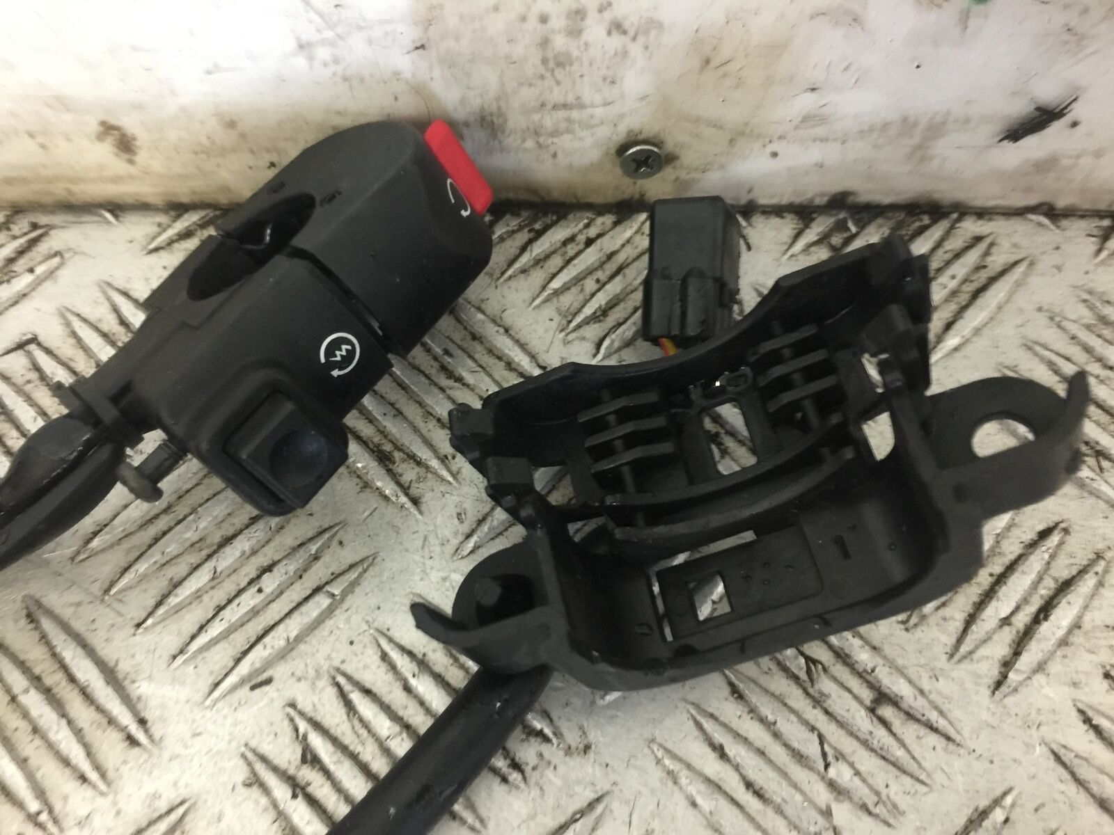 HONDA CB1000R CB 1000 R RIGHT SWITCH GEAR YEAR 2008-2016 (STOCK 715)