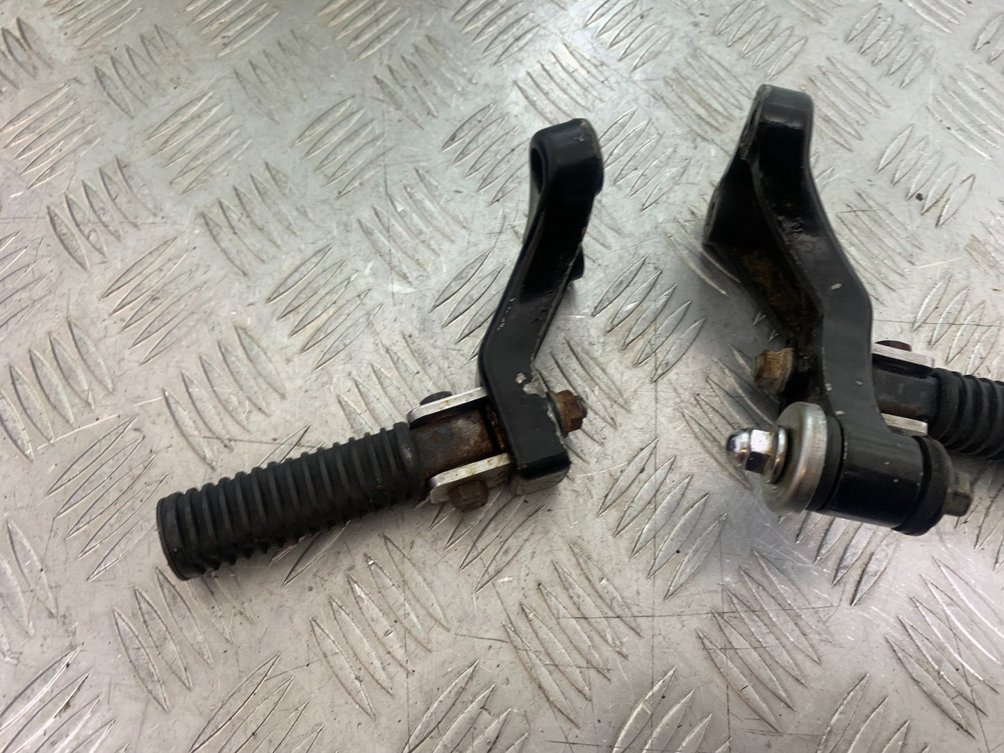 KAWASAKI VN1500 CLASSIC REAR FOOTPEGS  YEAR 1999 -2006 (CMB1166)