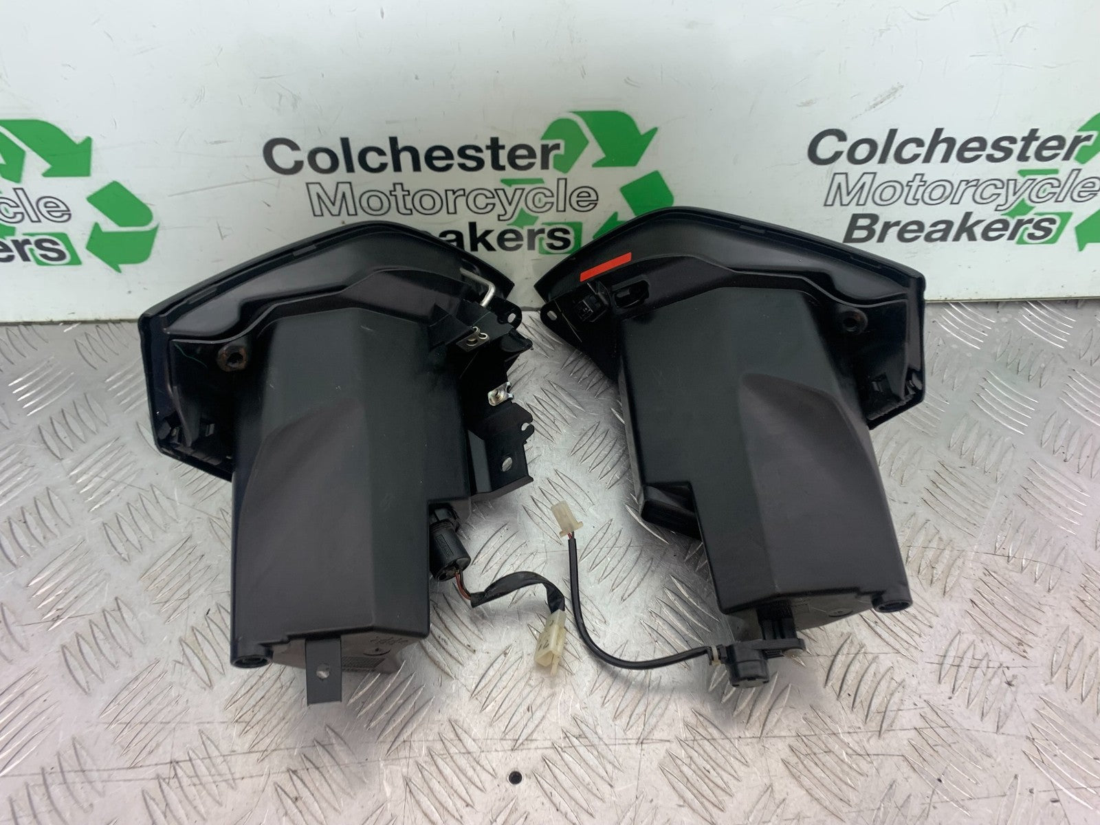 YAMAHA XMAX 300 LEFT AND RIGHT POCKETS  YEAR 2017-2020 (CMB1218)