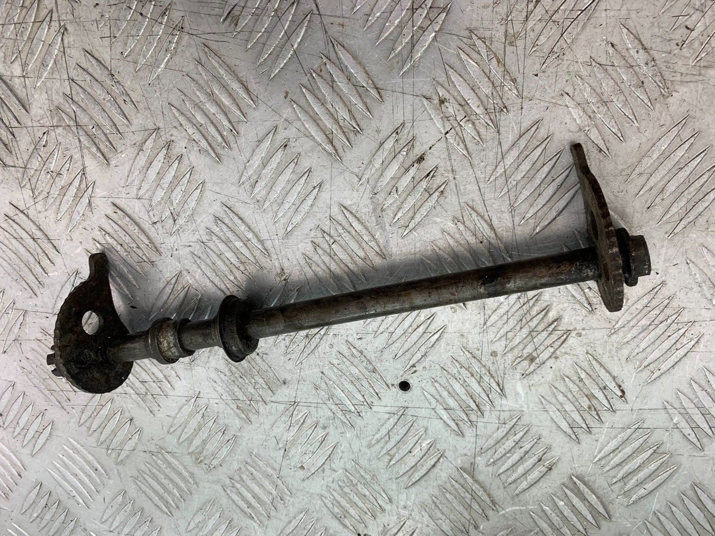 KAWASAKI KLR250 KLR 250 REAR WHEEL SPINDLE  YEAR 1984-2001 (CMB1225)