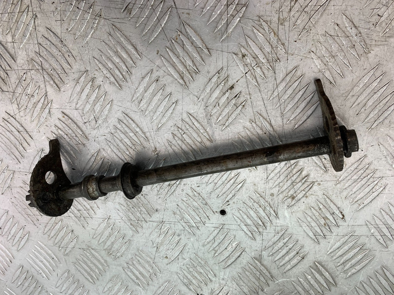 KAWASAKI KLR250 KLR 250 REAR WHEEL SPINDLE  YEAR 1984-2001 (CMB1225)