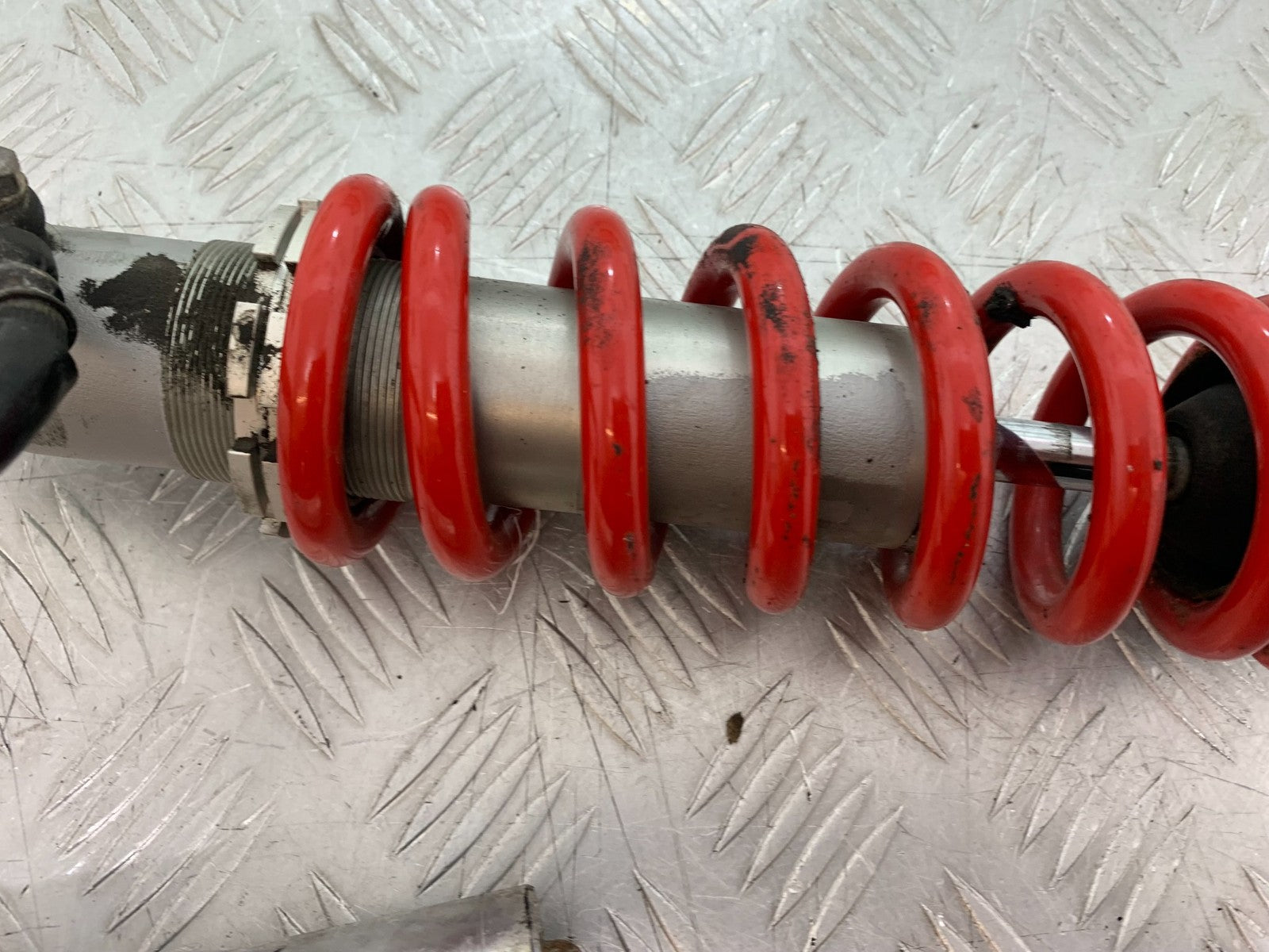 TRIUMPH 955i DAYTONA REAR SHOCK  YEAR 2002-2006 (CMB1229)
