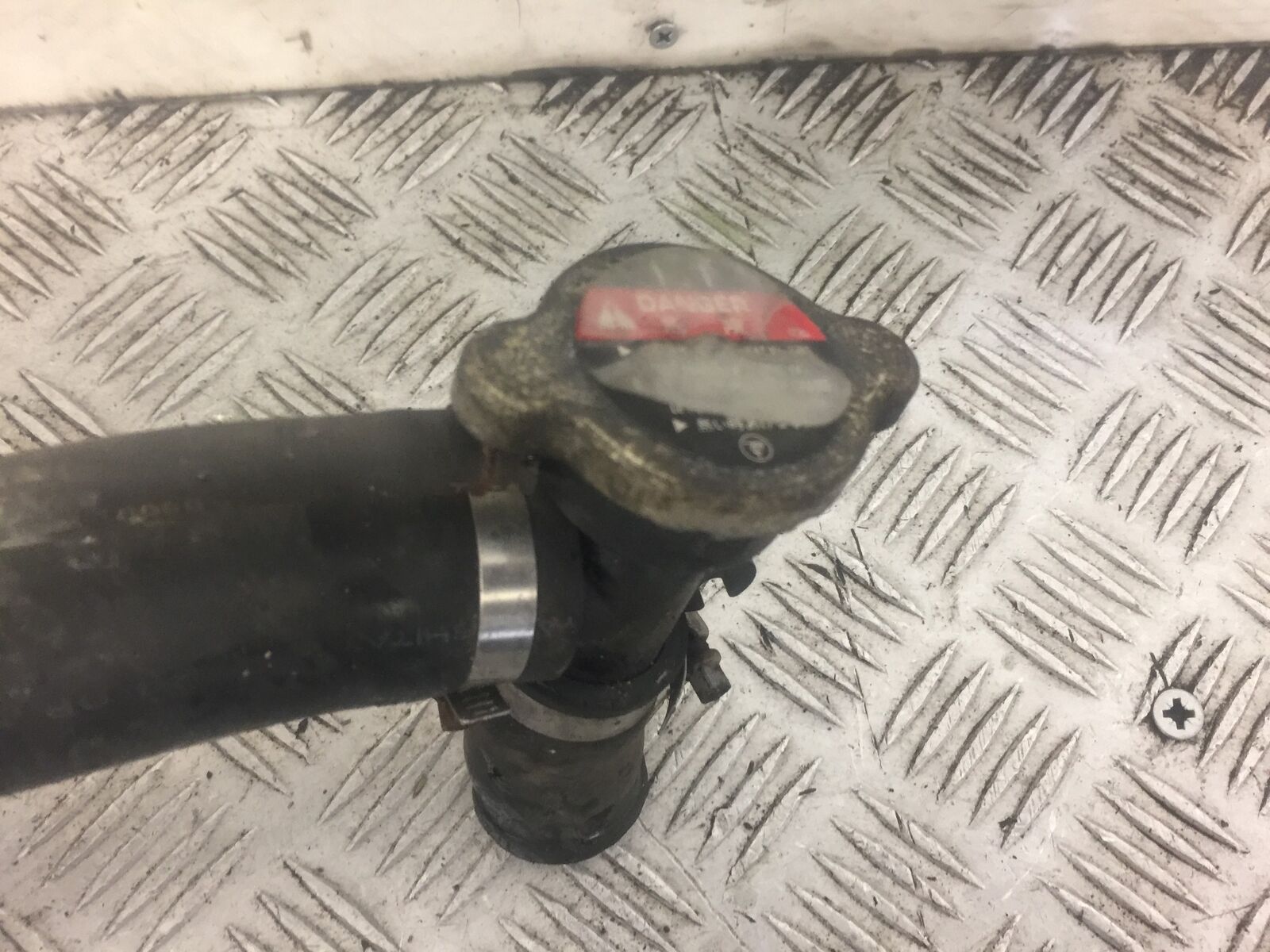 HONDA VFR800 VFR 800 PRE V-TEC RADIATOR CAP  YEAR 2003  (STOCK 430)