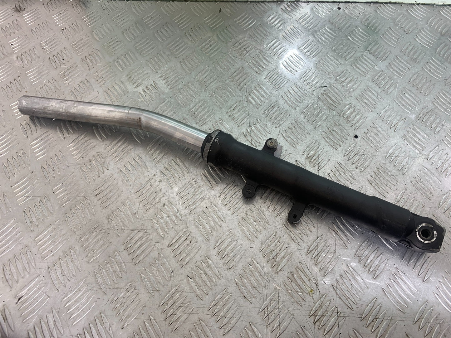 KAWASAKI Z125 Z 125 1X RIGHT FORK (BENT)   YEAR  2018-2023 (CMB1167)
