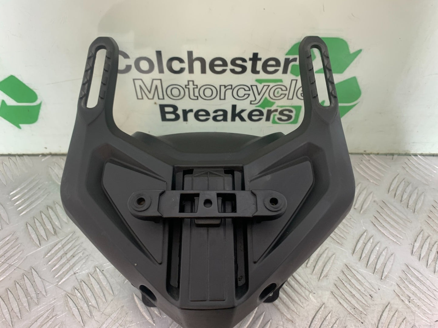 TRIUMPH TIGER 800 XRT SCREEN MOUNT   2018-2020 (CMB1193)