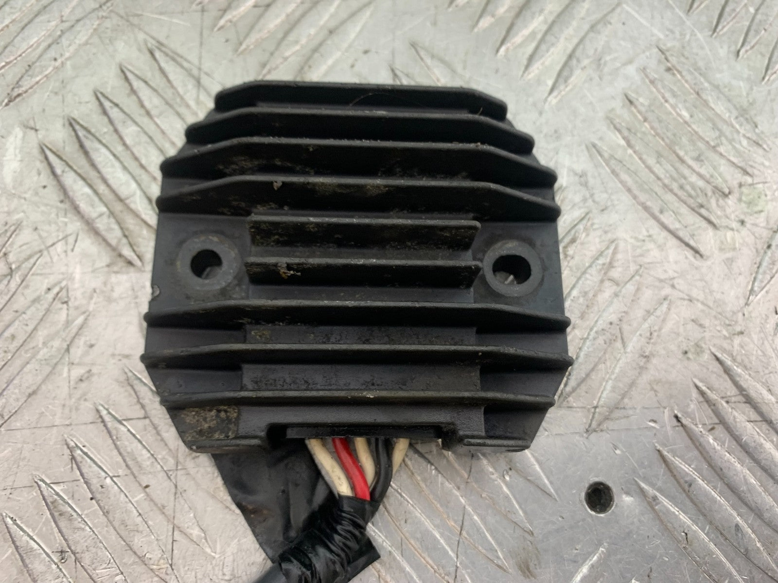 YAMAHA FZS1000 FAZER REGULATOR  YEAR 2001-05 (CMB1275)