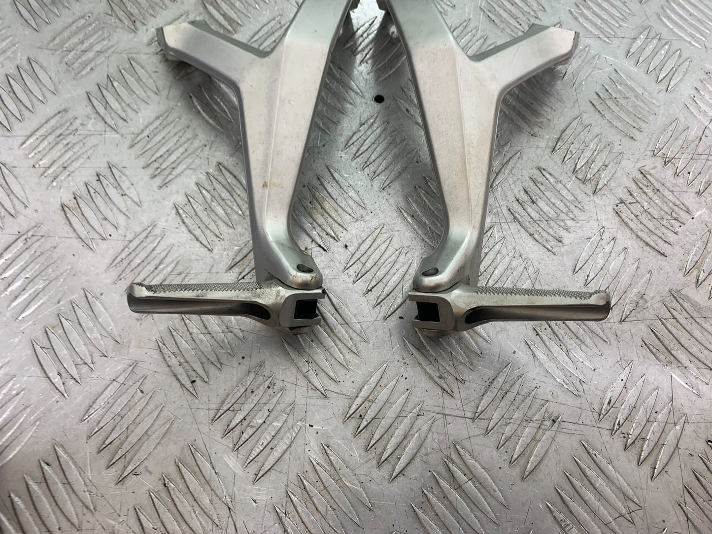 DUCATI 1299 PANIGALE REAR HANGERS AND PEGS   YEAR 2016 (CMB 1187)