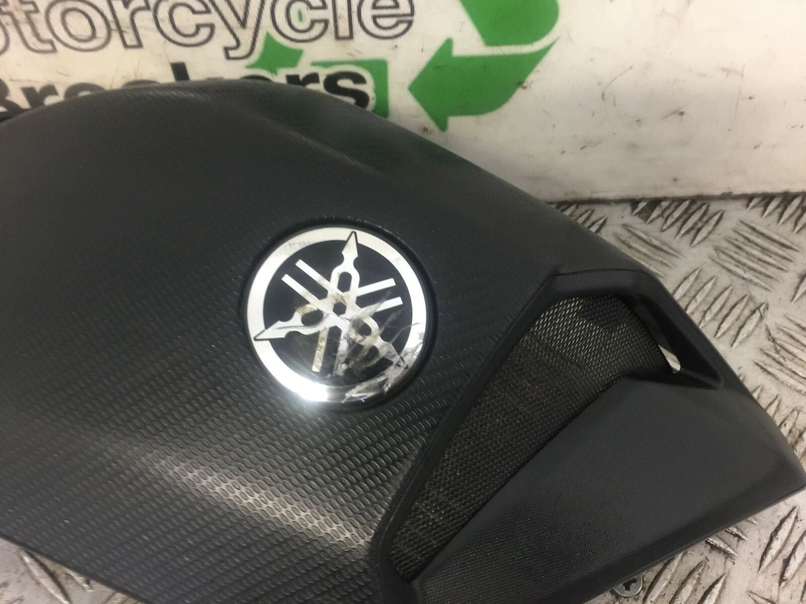 YAMAHA MT07 MT-07 RIGHT TANK COWL   YEAR 2014 (STOCK 467)