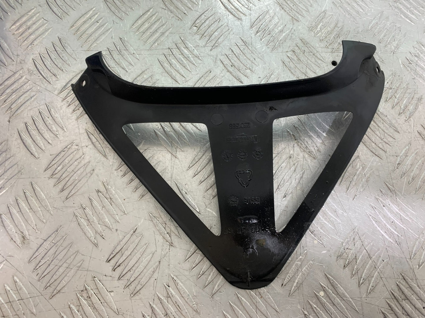 TRIUMPH 1050 SPRINT ST FAIRING V-PIECE  2003-2011 (CMB1285)