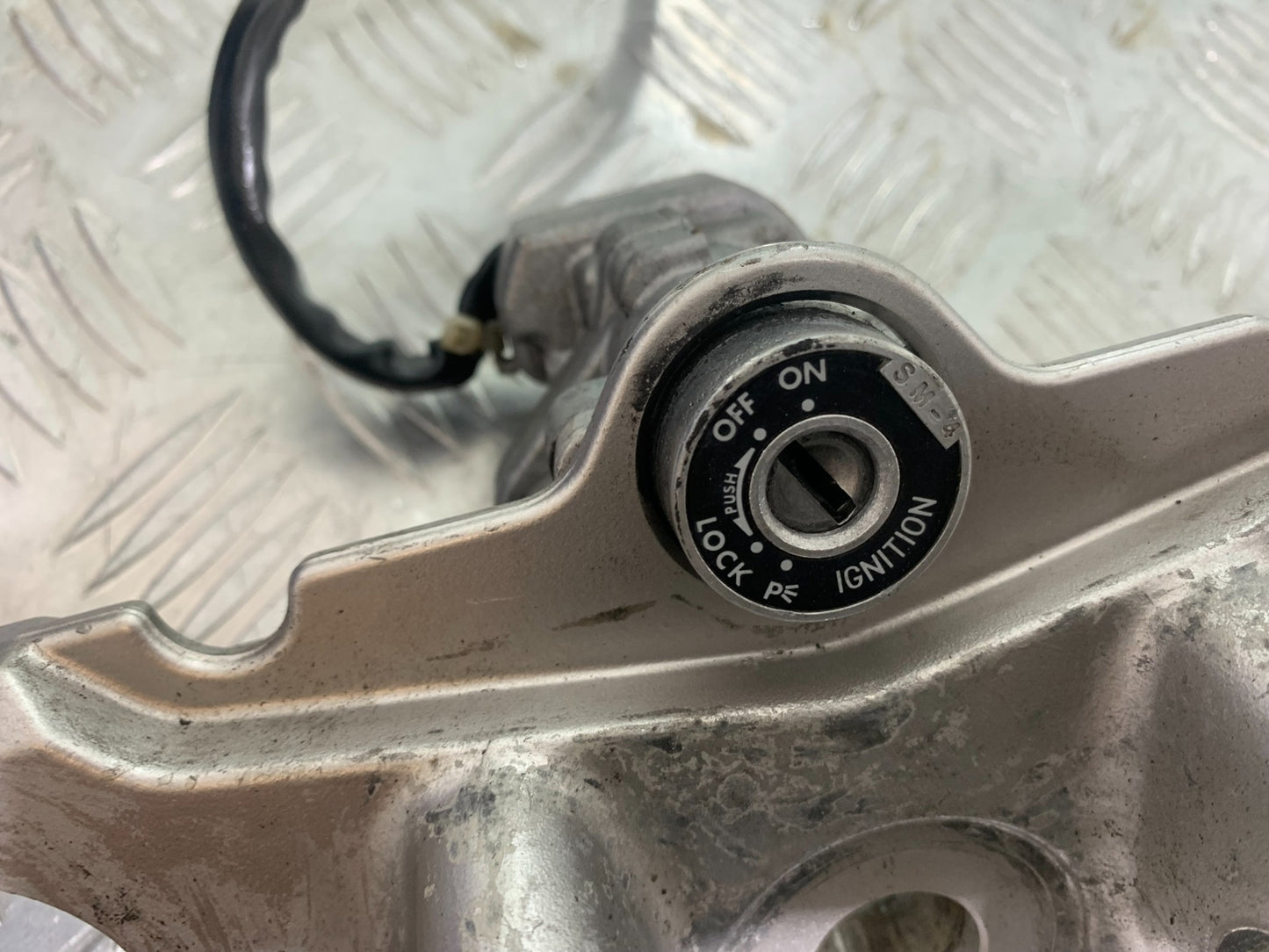 SUZUKI GSF600 GSF 600 BANDIT LOCKS AND KEY  YEAR 2001-2003 (CMB1157)