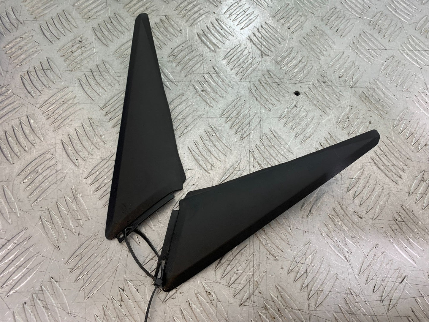 HONDA CBR1000 rr FIREBLADE LEFT AND RIGHT INFILL COVERS   2008-2011 (CMB1253)