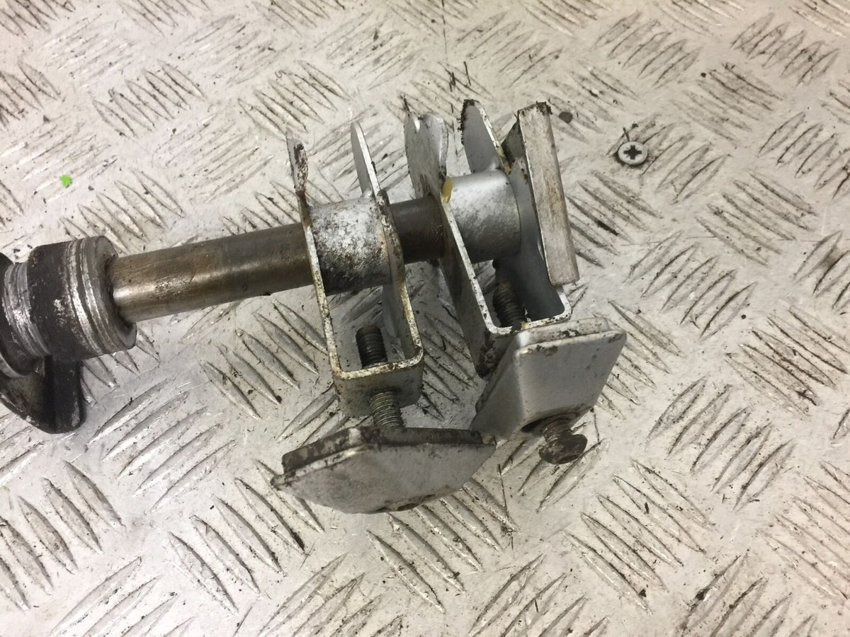SUZUKI GSF600 GSF 600 BANDIT REAR WHEEL SPINDLE & ADJUSTERS  1997 (STOCK 687)