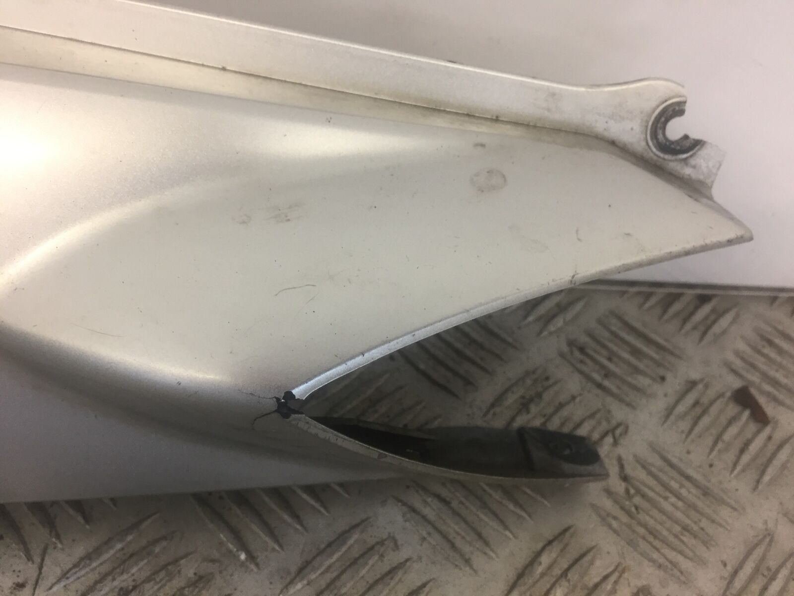 YAMAHA FJR1300 FJR 1300 LEFT SEAT SIDE PANEL  YEAR 2002