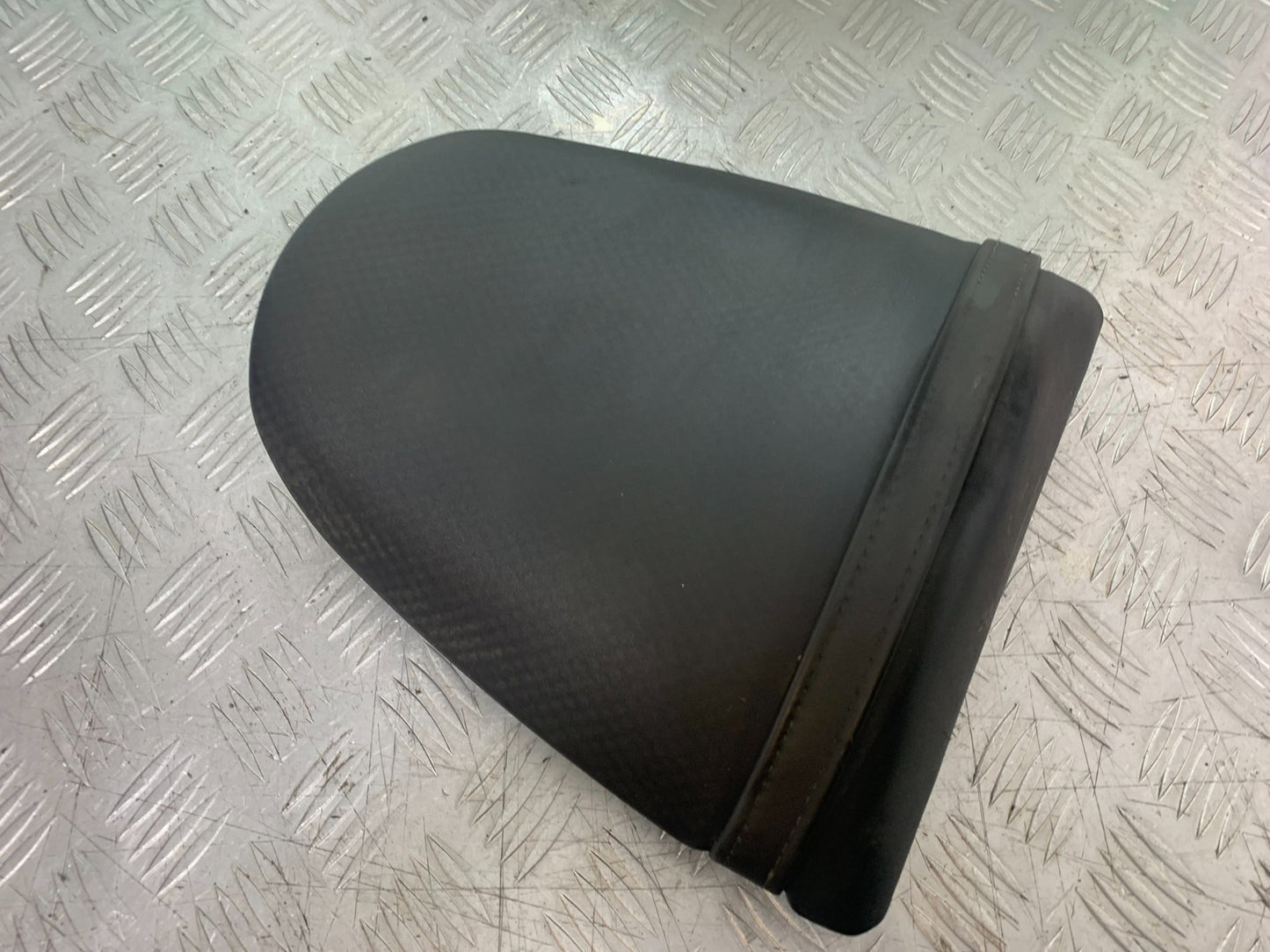 KAWASAKI Z750 Z 750 REAR SEAT  YEAR 2004-2006  (CMB1234)