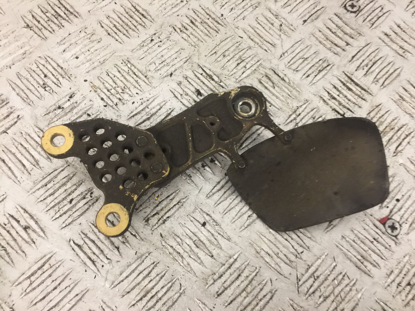 KAWASAKI ZX9R ZX9 E1 FRONT LEFT HANGER  YEAR 2000 (STOCK 795)