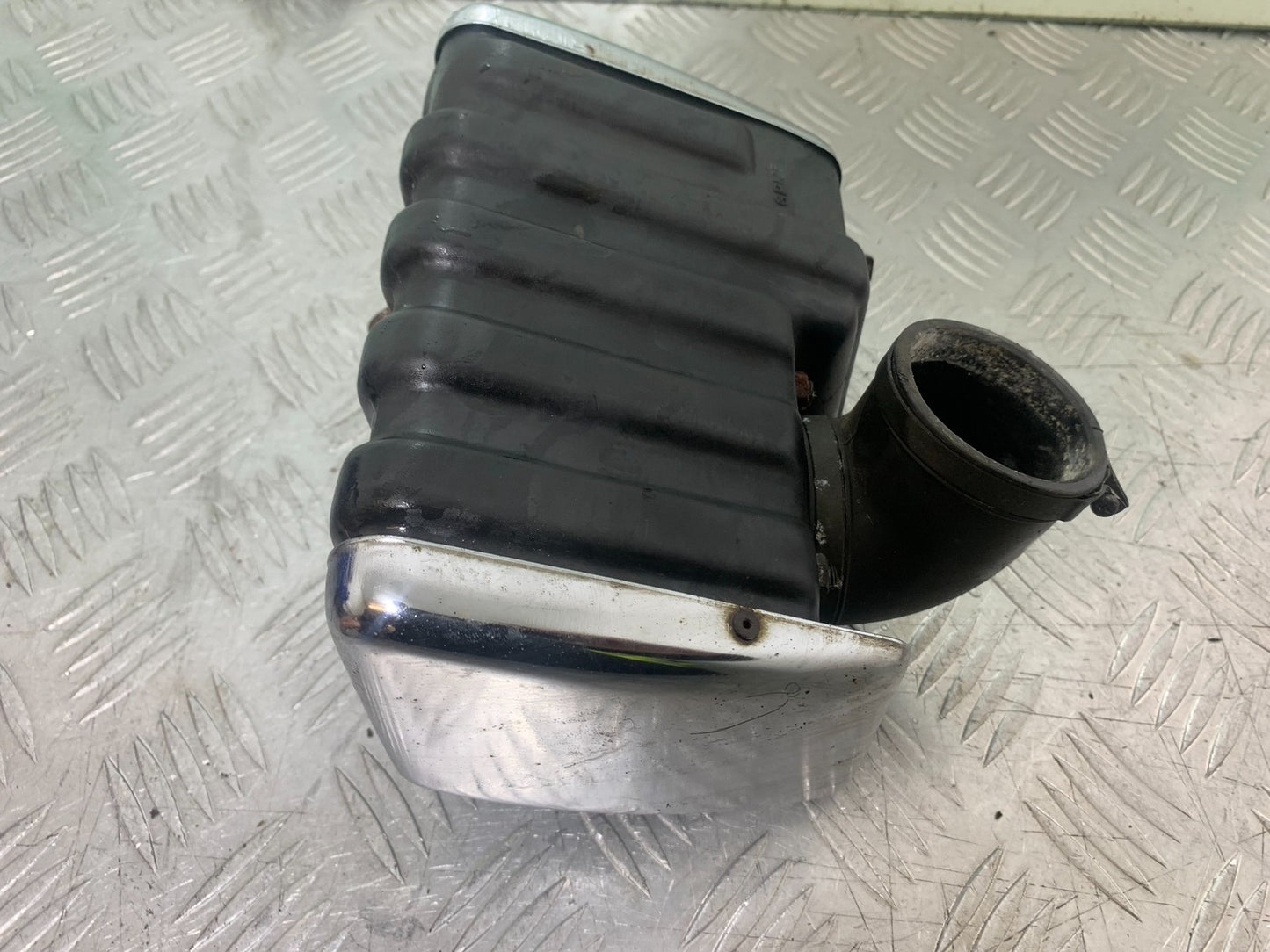 SUZUKI GP100 GP 100 AIRBOX  YEAR 1978-1988 (CMB1259)