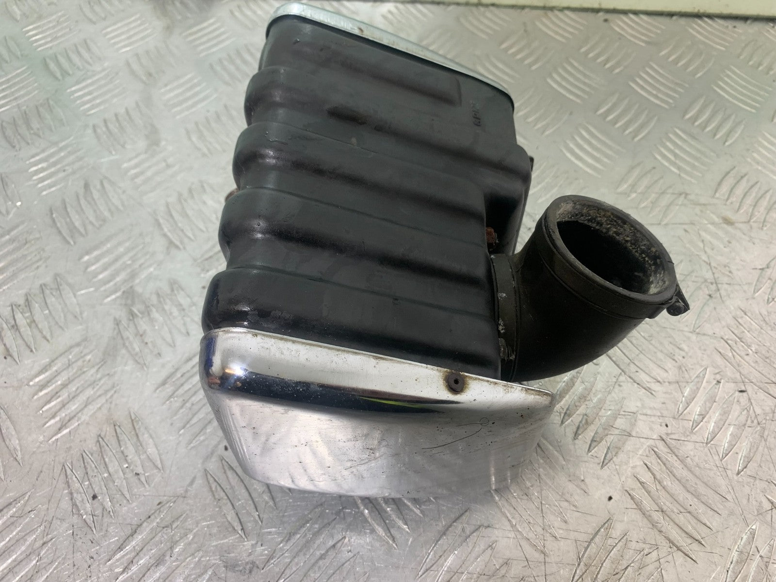 SUZUKI GP100 GP 100 AIRBOX  YEAR 1978-1988 (CMB1259)