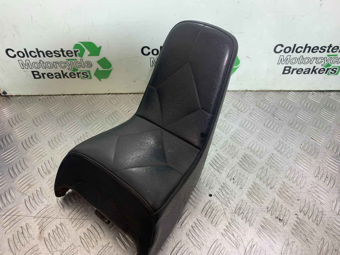 HONDA VT700 VT 700 SHADOW REAR SEAT  YEAR 1984-85 (CMB1328)