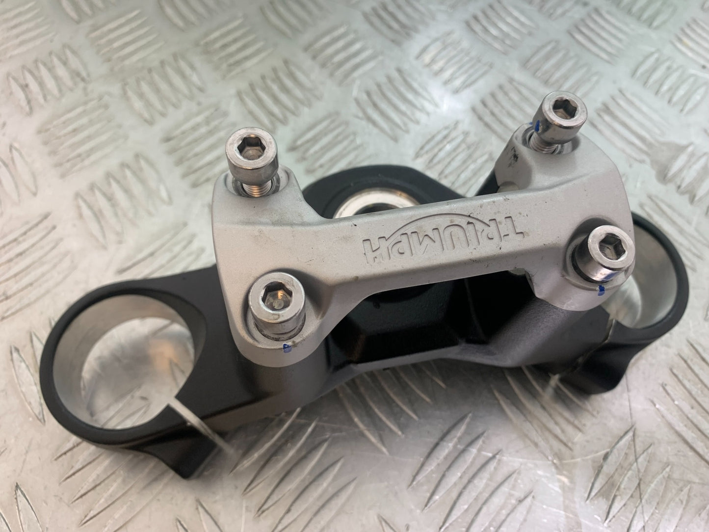 TRIUMPH TRIDENT 660 TOP YOKE  YEAR 2021-2024 (CMB1148)