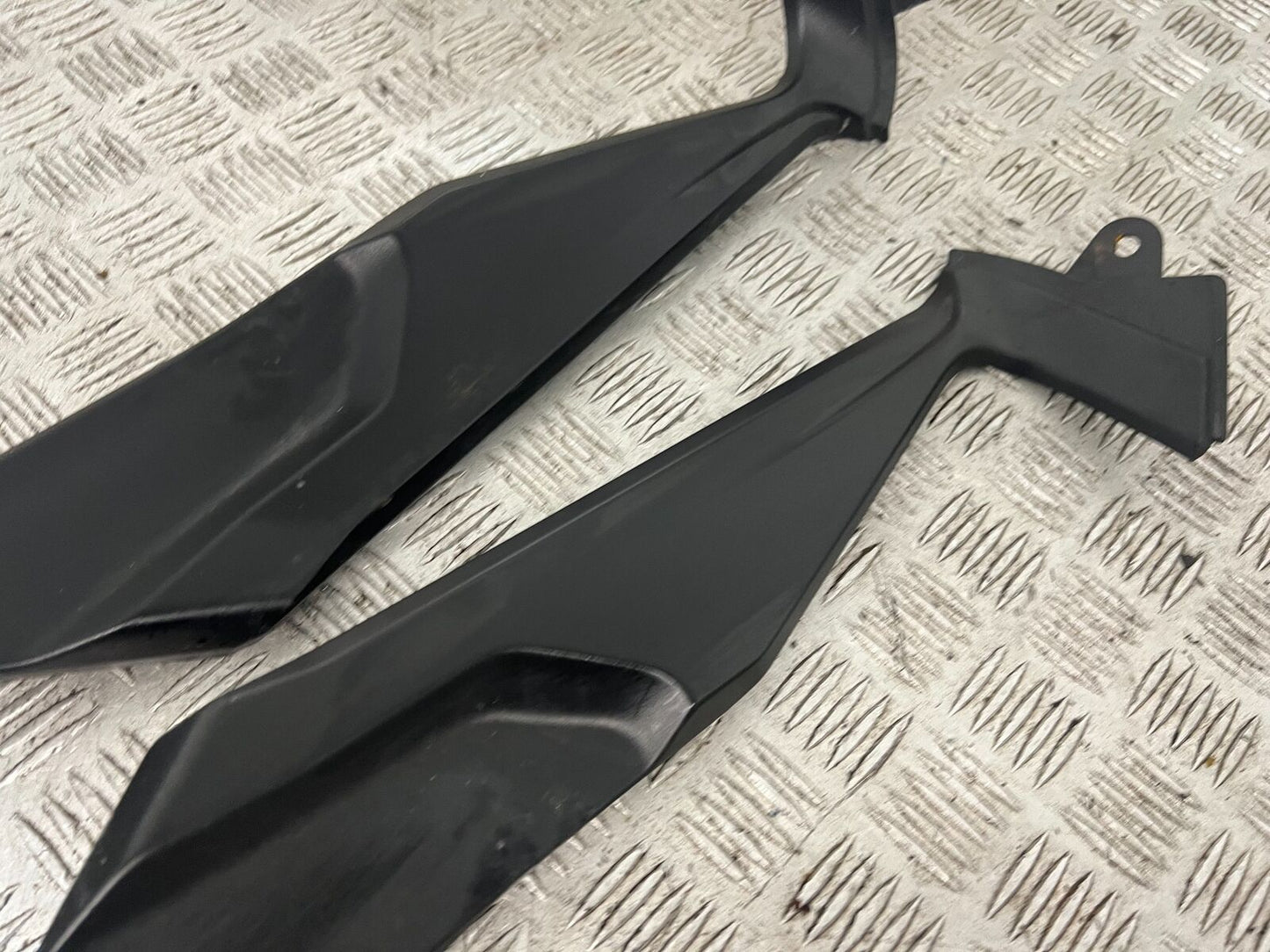 TRIUMPH TIGER 1200 EXPLORER LEFT & RIGHT TOP INFILLS YEAR  2012-2015 (STOCK 901)