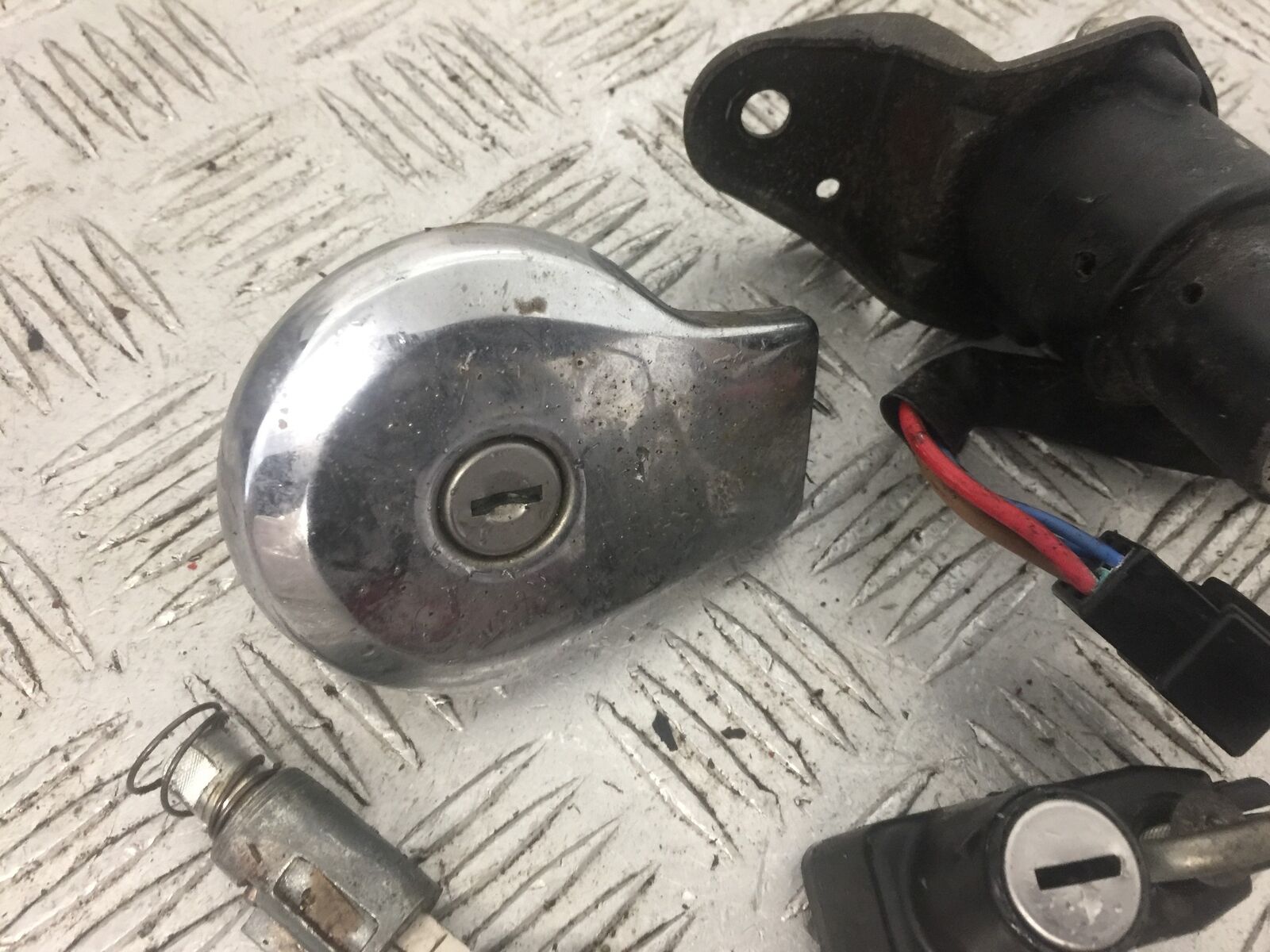YAMAHA XV535 XV 535 VIRAGO LOCKS AND KEY  YEAR 1994-02 (STOCK 772)