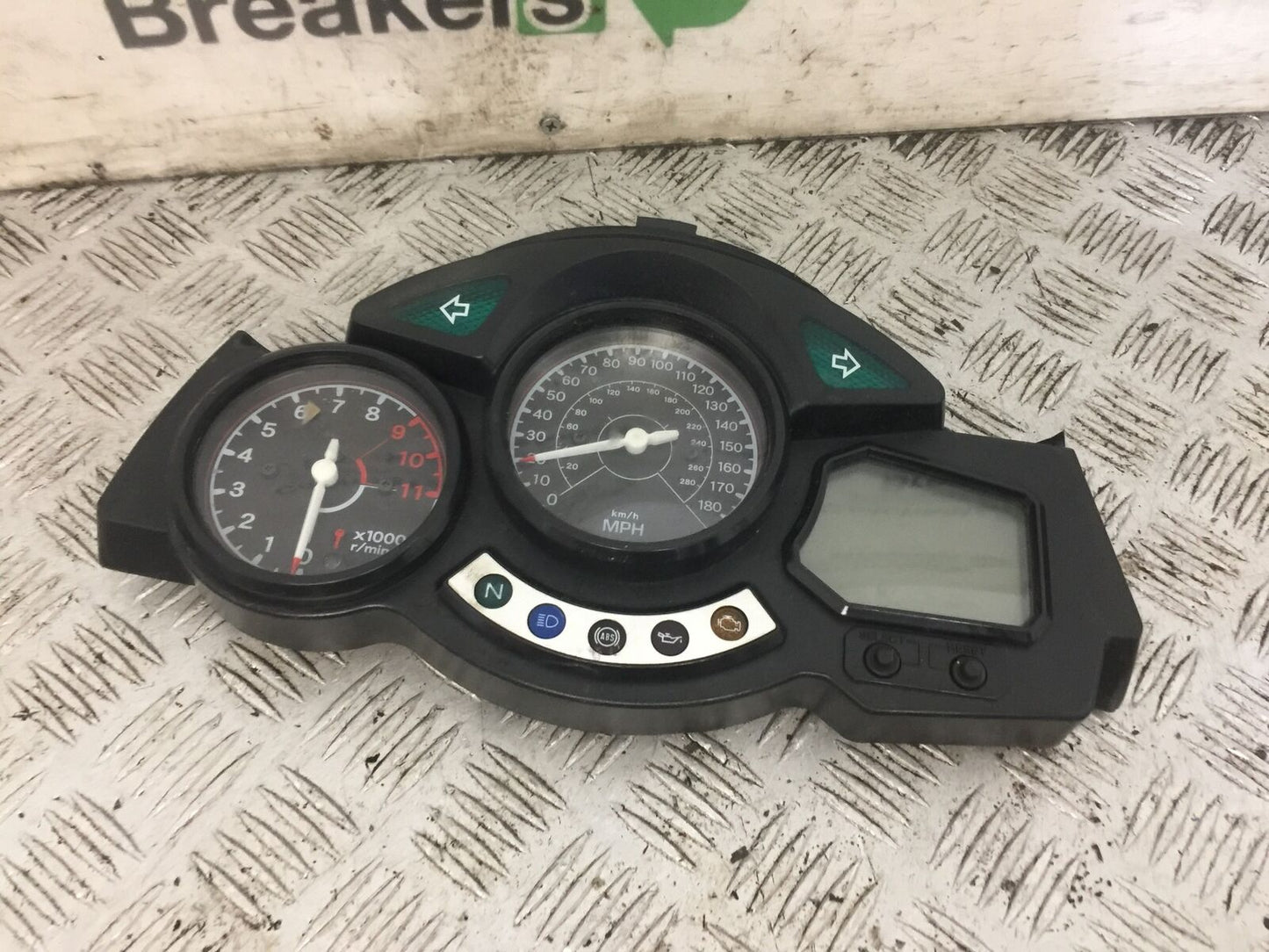 YAMAHA FJR1300 FJR 1300 CLOCKS SPEEDO DASH   YEAR 2001-05 (STOCK 814)
