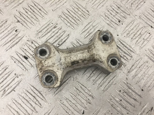 HONDA CB600 CB 600 HORNET HANDLEBAR CLAMP  YEAR 1999-02 (STOCK 865)