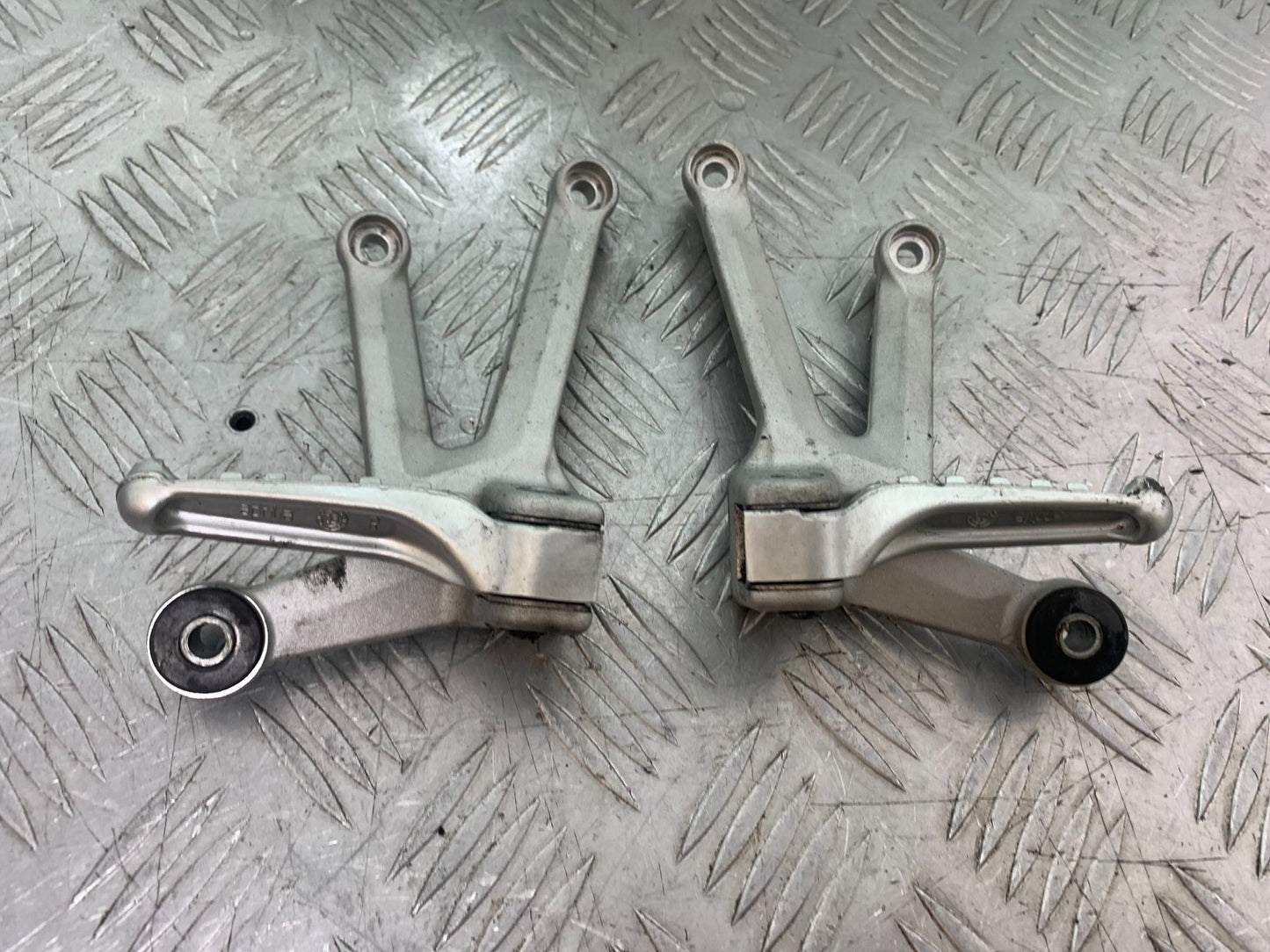 APRILIA RSV1000 R FACTORY MILLE REAR HANGERS AND PEGS  2004-09 (CMB1203)