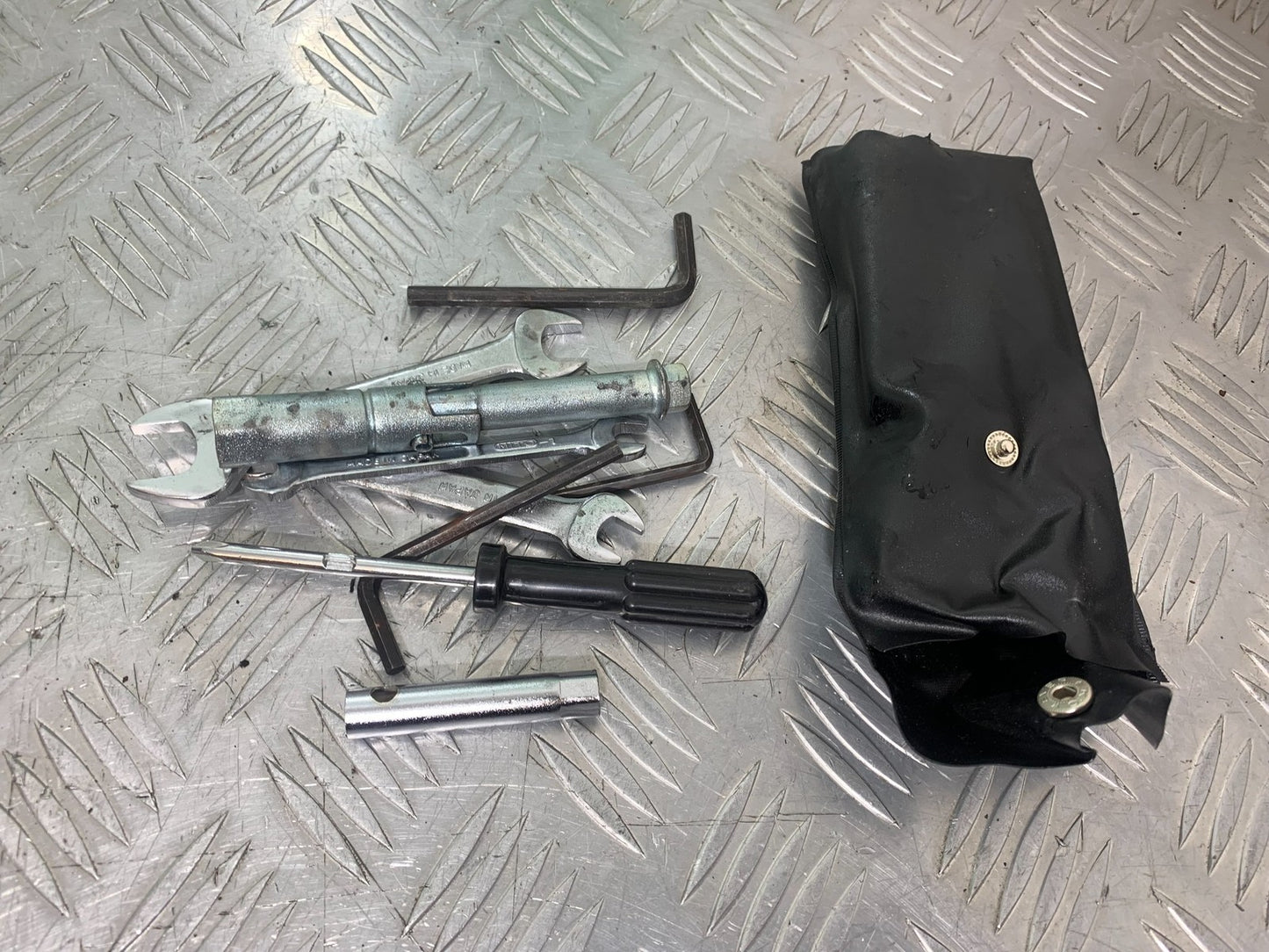 KAWASAKI GTR1400 GTR 1400 TOOL KIT  YEAR 2007-2009 (CMB1306)