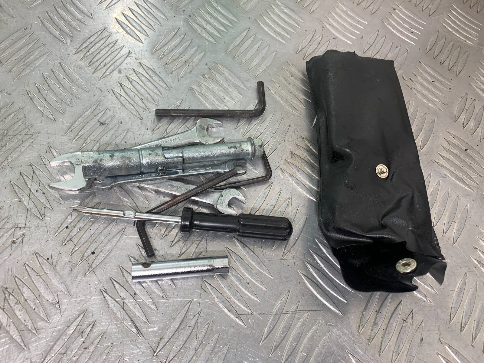 KAWASAKI GTR1400 GTR 1400 TOOL KIT  YEAR 2007-2009 (CMB1306)