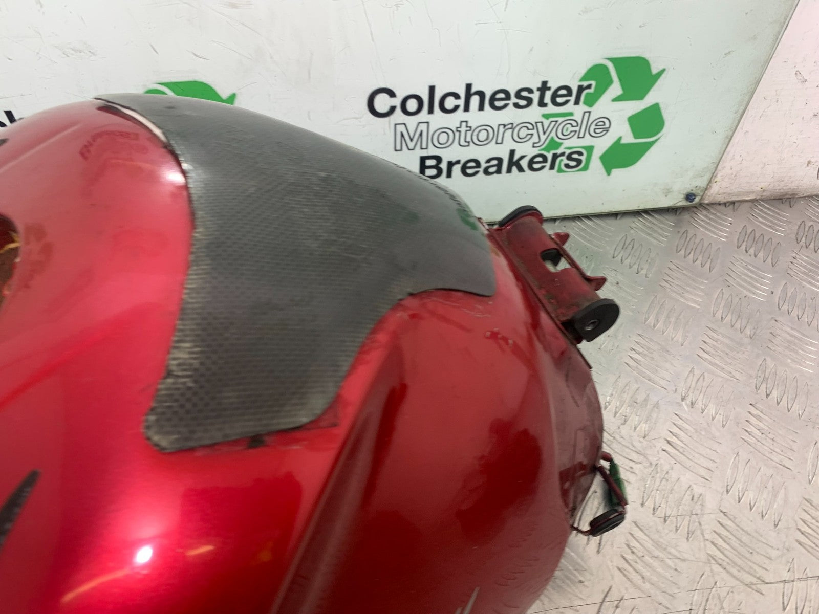 YAMAHA YZF1000 THUNDERACE PETROL TANK YEAR 1997-2000 (CMB1204)