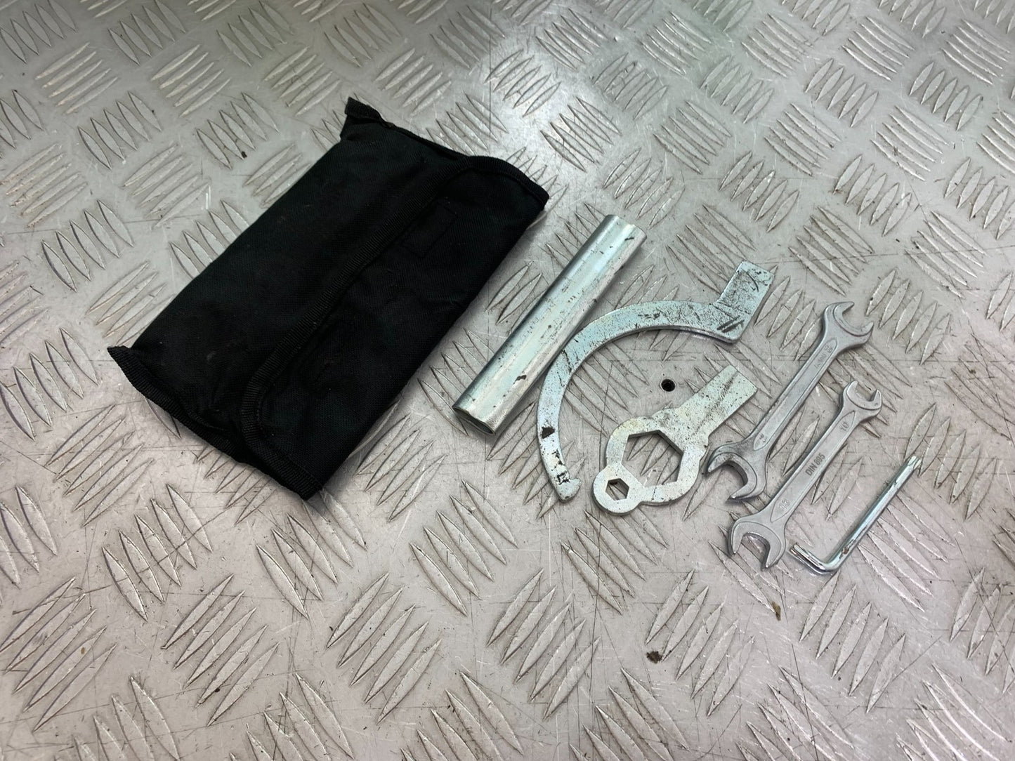 KTM 1290 SUPER DUKE R TOOL KIT  YEAR 2020-2024 (CMB1272)