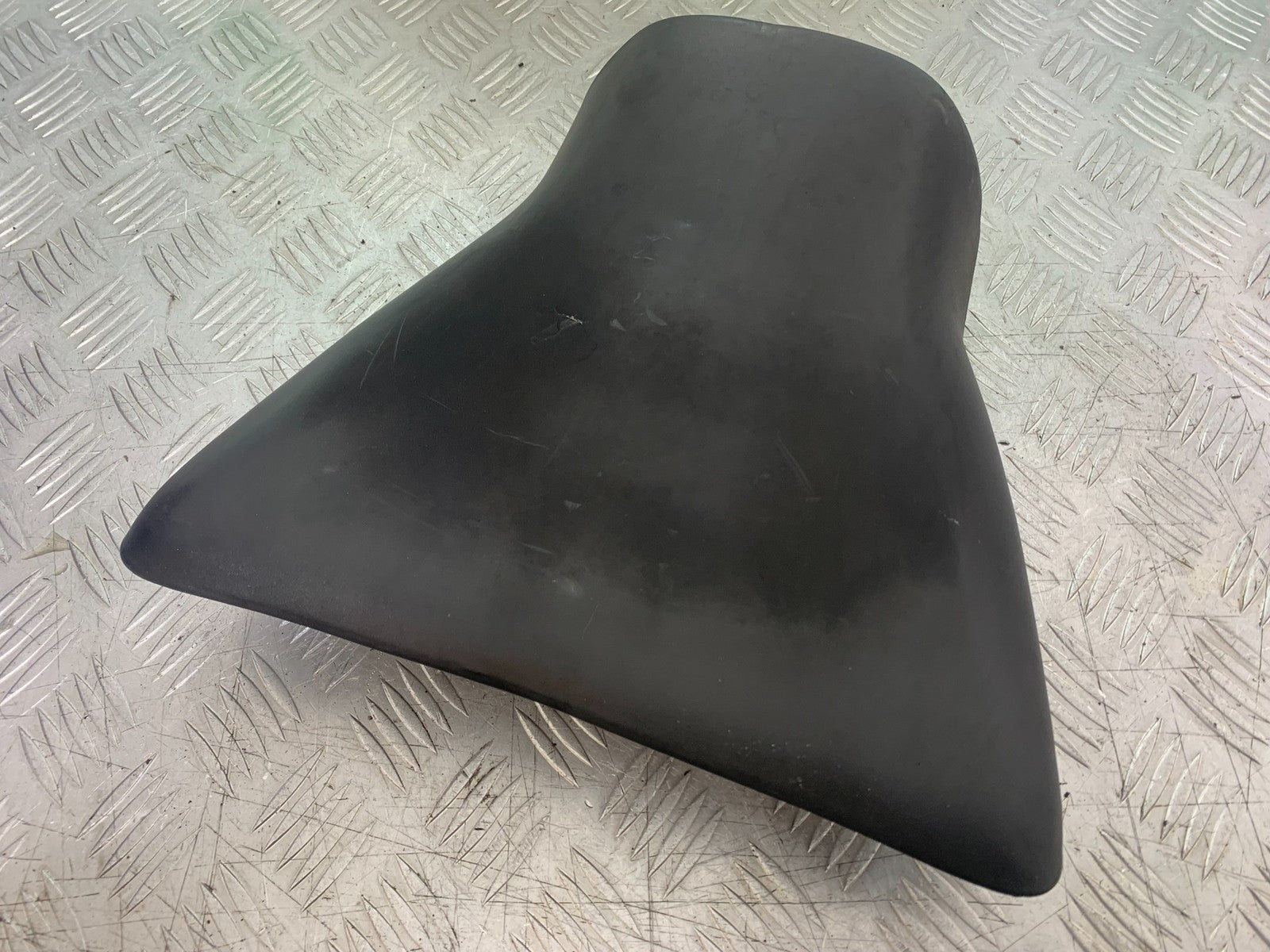 KAWASAKI Z750 Z 750 FRONT SEAT   YEAR 2004-2006  (CMB1234)
