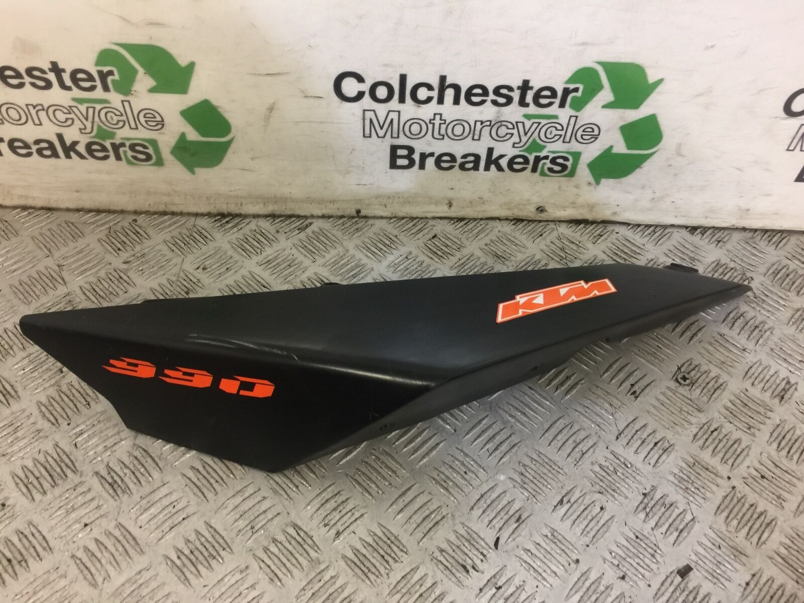 KTM 990 SUPERMOTO LEFT SEAT PANEL YEAR 2008 (STOCK 662)