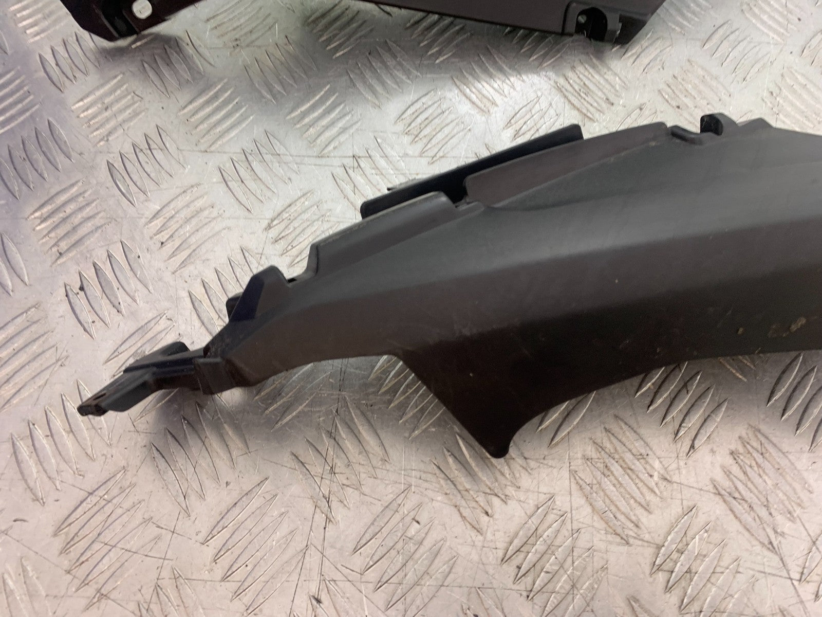 YAMAHA XMAX 300 LEFT AND RIGHT INFILLS  YEAR 2017-2020 (CMB1218)