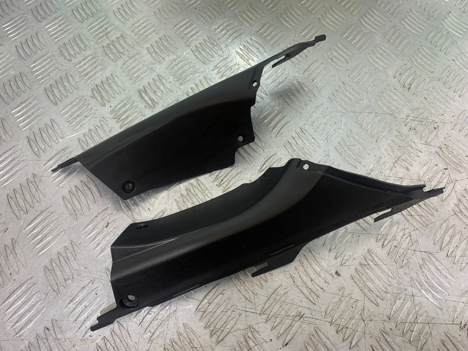 HONDA CBR1000 rr FIREBLADE TOP FAIRING INFILLS   YEAR 2012-2016 (CMB1198)