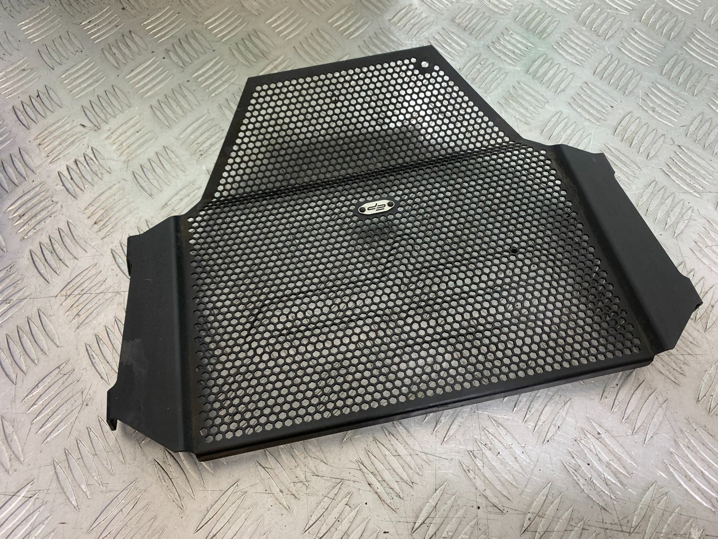 TRIUMPH SPEED TRIPLE R 1050 RADIATOR GRILL   2009 (CMB1183)