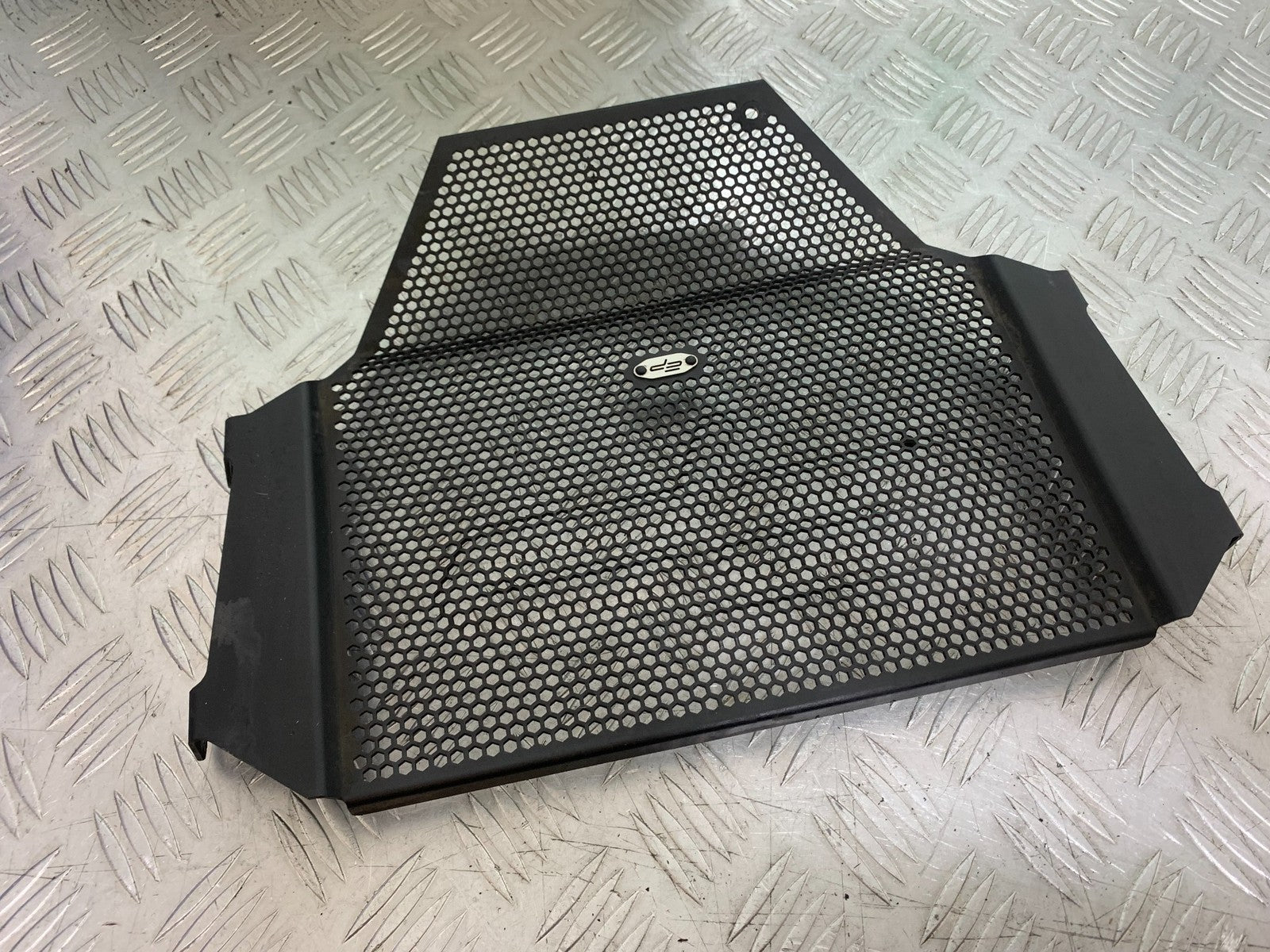 TRIUMPH SPEED TRIPLE R 1050 RADIATOR GRILL   2009 (CMB1183)