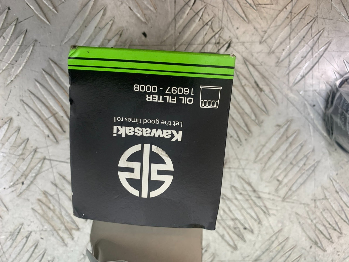 KAWASAKI ZX9R ZX9 E1 KAWASAKI OIL FILTER   YEAR 2000-01 (CMB1171)