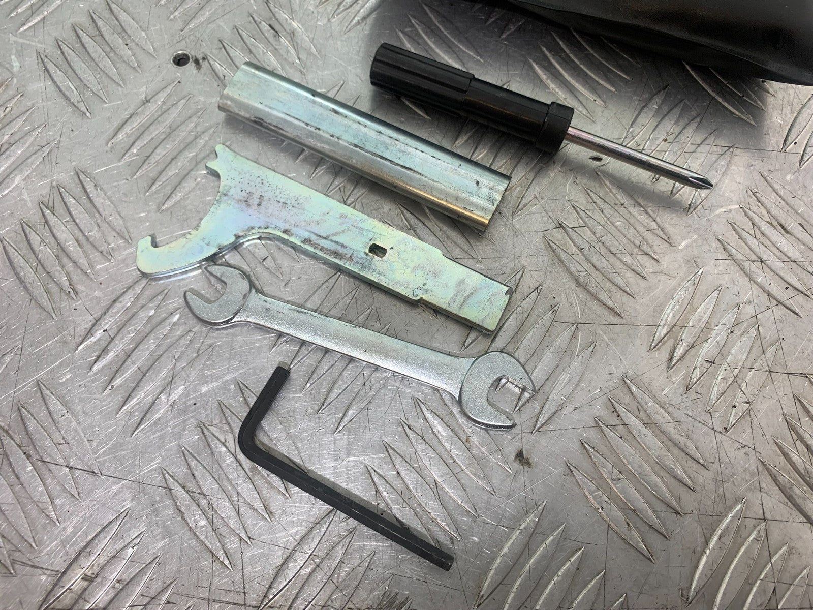 HONDA CBR1000 rr FIREBLADE TOOL KIT  YEAR 2012-2016 (CMB1198)
