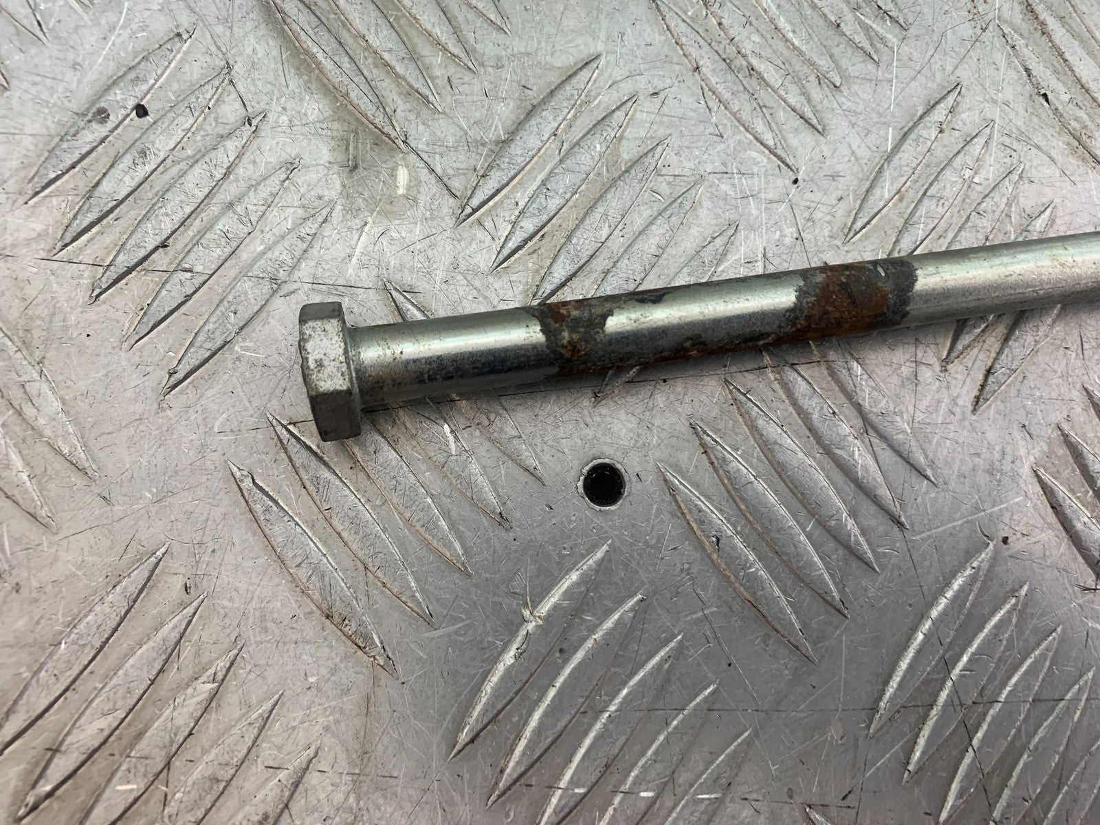 HONDA CBF125 CBF 125 SWINGARM SPINDLE   YEAR 2009-14  (CMB1172)