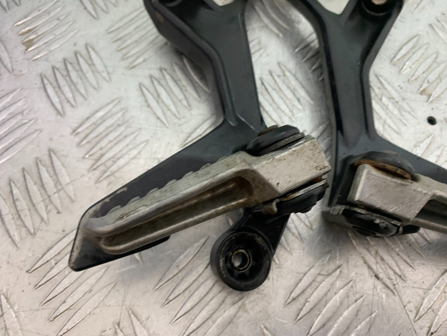 KAWASAKI NINJA 400 EX 400 REAR HANGER AND PEGS  YEAR 2018-2022 (CMB1278)