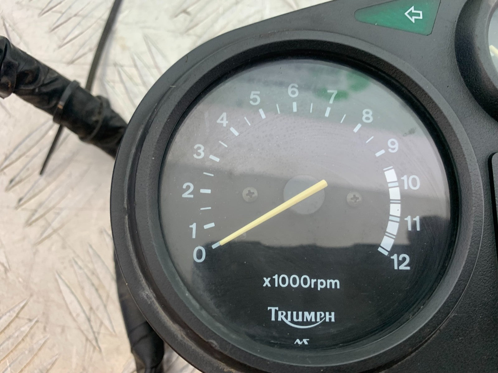 TRIUMPH TROPHY 900 CLOCKS SPEEDO DASH  YEAR 1991-95 (CMB1251)