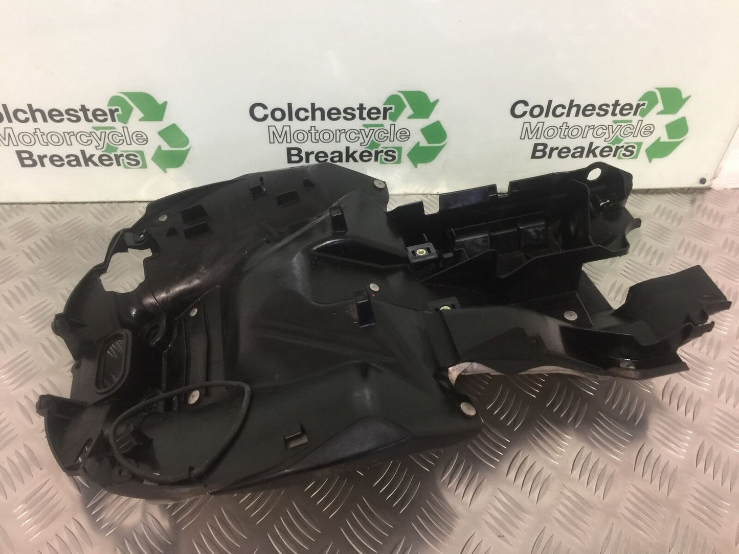 HONDA VFR800 VFR 800 V-TEC UNDERTRAY  YEAR 2003 -2009 (STOCK 916)